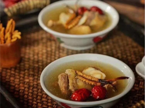 冬蟲夏草可以直接食用嗎？冬蟲夏草常用于燉煮