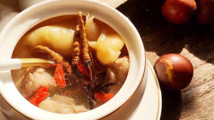 冬蟲夏草與什么泡水喝？養(yǎng)生搭配指南