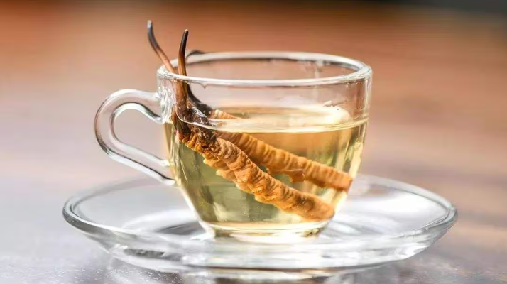 一杯蟲(chóng)草水，健康新滋味：冬蟲(chóng)夏草泡水喝的奇妙功效